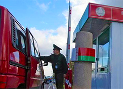 Беларусь восстановила таможенный контроль на границе с РФ